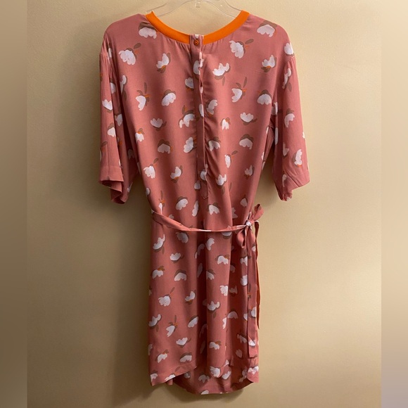 NWT NUMPH Pink Floral Patterned Dress with Belt and Short Sleeves - Picture 2 of 5